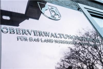 Bezüge des suspendierten Landrats zu Recht gekürzt