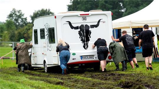 Wacken ruft: Erste Heavy-Metal-Fans treffen ein
