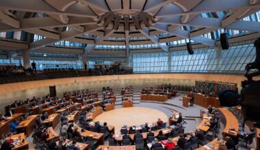 Nordrhein-Westfalen: Landtag debattiert über Brüssel-Besuch von Unternehmenschefs