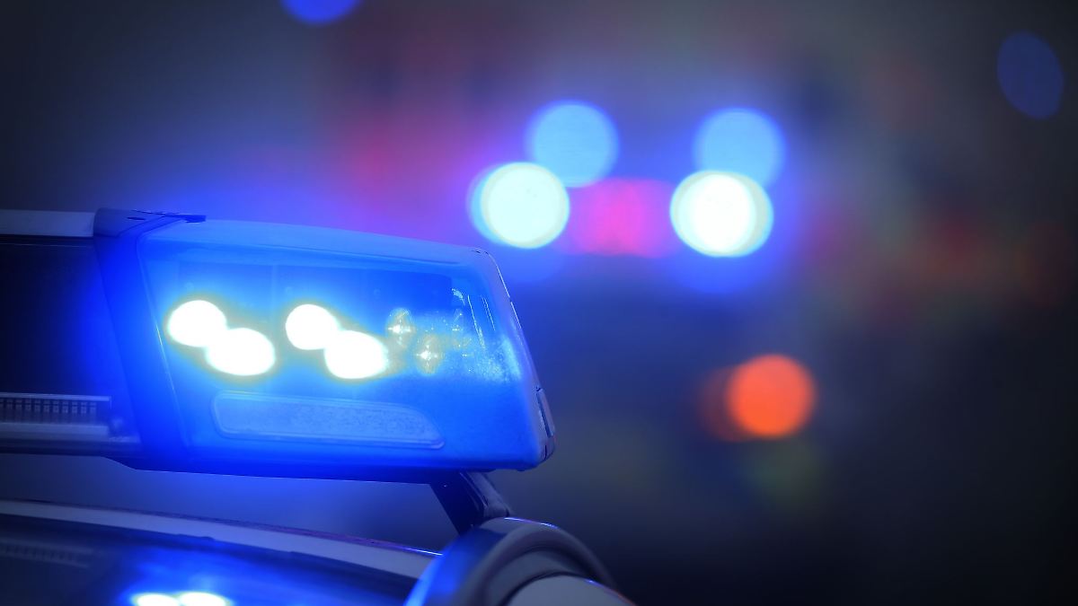 Mit Flaschen und Steinen: Fans von 1860 und Augsburg liefern sich wilde Massenschlägerei