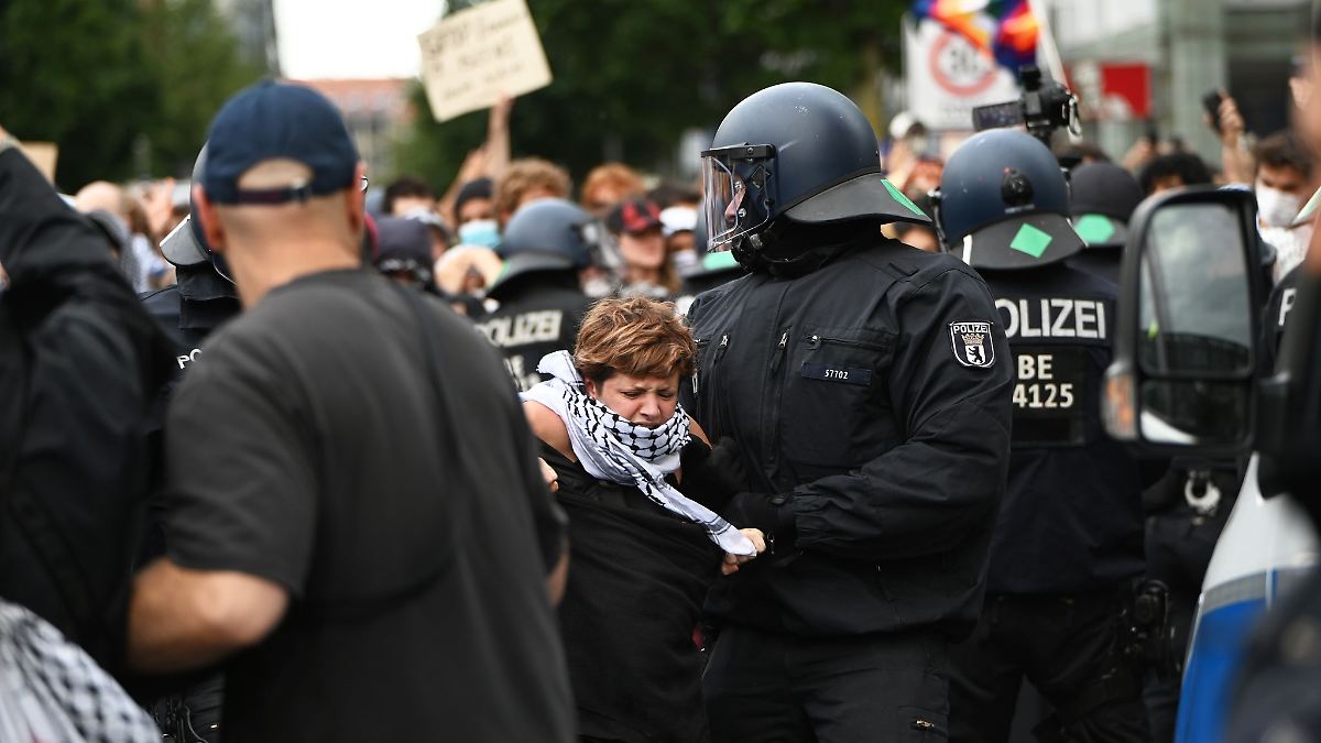 Berlin & Brandenburg: Palästina-Demo aufgelöst - Rangeleien mit Polizei
