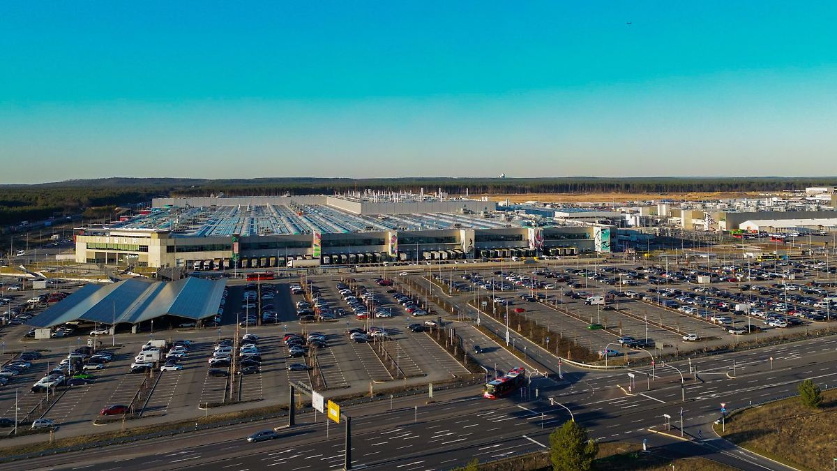 Berlin & Brandenburg: Initiative legt Widerspruch gegen Tesla-Erweiterung ein