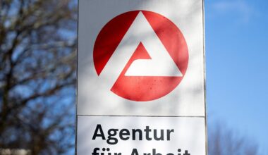 Saisonbedingter Effekt: Zahl der Arbeitslosen steigt auf fast drei Millionen
