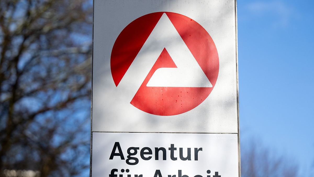 Saisonbedingter Effekt: Zahl der Arbeitslosen steigt auf fast drei Millionen
