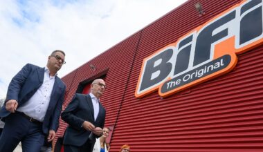Berlin & Brandenburg: Bifi-Fabrik in Lausitz eröffnet - Woidke "schmuggelte" Snack
