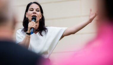 Berlin & Brandenburg: Baerbock ruft zu mehr Miteinander unter Demokraten auf