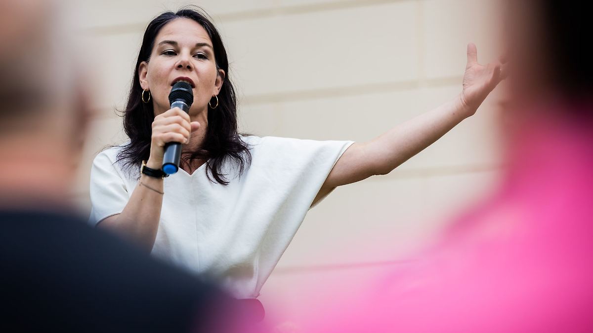 Berlin & Brandenburg: Baerbock ruft zu mehr Miteinander unter Demokraten auf