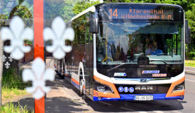 Autofreies Rheinufer in Wiesbaden-Biebrich. Verkehrsversuch bringt Änderungen im Busverkehr. Mehrere Linien werden umgeleitet.