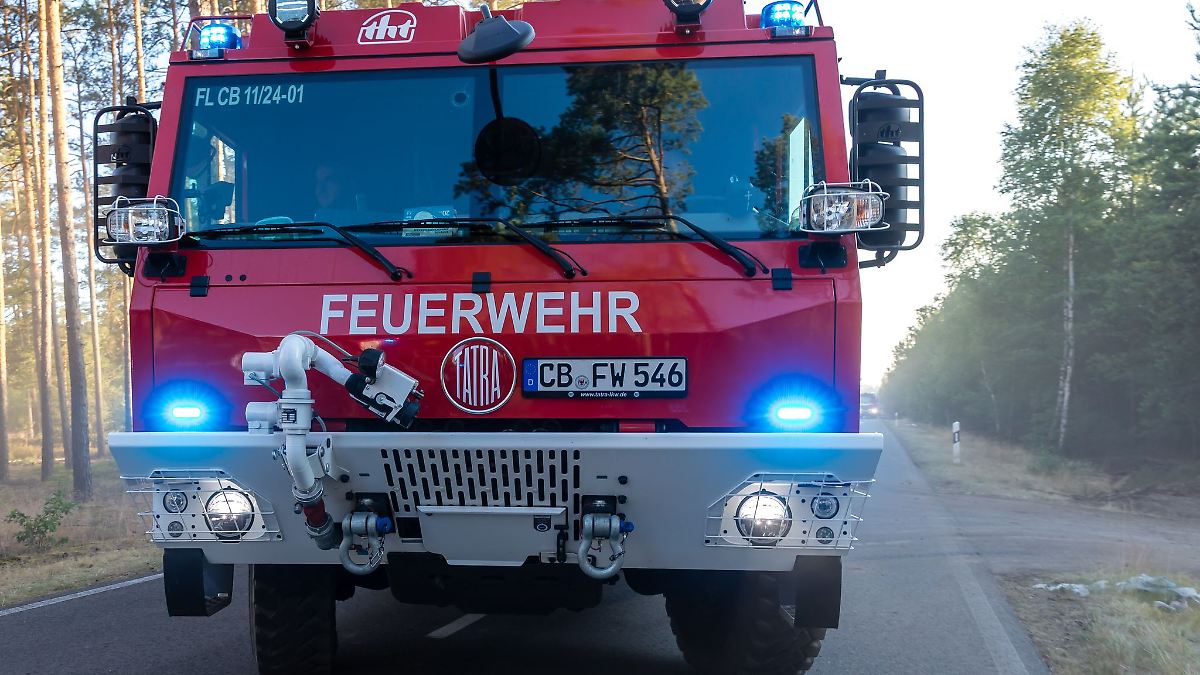 Berlin & Brandenburg: Waldbrand: Evakuierung in Kleinbahren aufgehoben