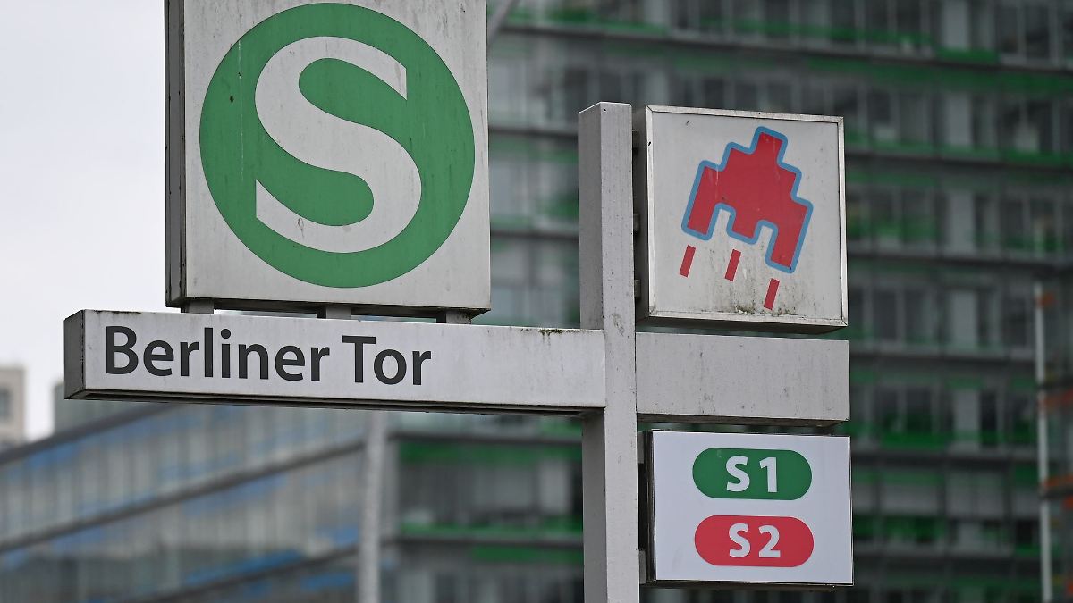 Hamburg & Schleswig-Holstein: Gleis-Unfall am Berliner Tor: S-Bahn erfasst jungen Mann