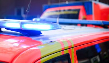 Niedersachsen & Bremen: Zwei Autos kollidieren - 47-jährige Frau stirbt