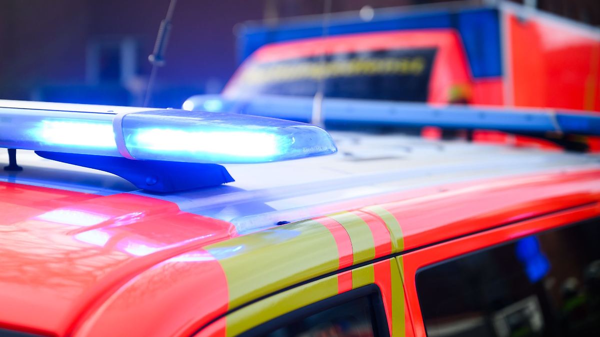 Niedersachsen & Bremen: Zwei Autos kollidieren - 47-jährige Frau stirbt