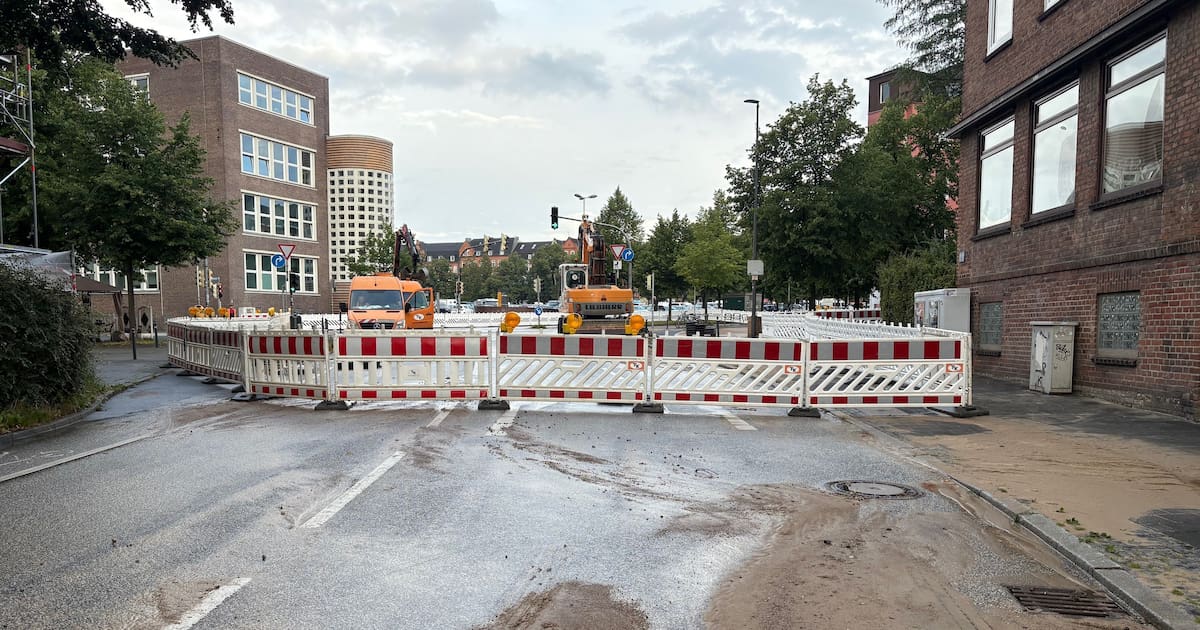 Straßensperrung am Wilhelmplatz in Kiel: Wasserrohrbruch unterspült Fahrbahnen