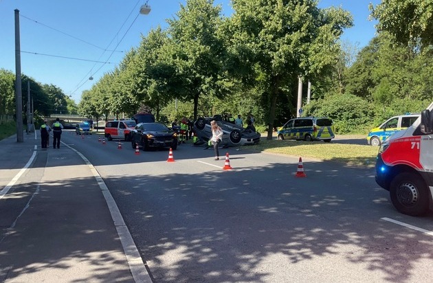 FW-DO: Verkehrsunfall auf der Wittekindstraße - Feuerwehr Dortmund rettet verletzte ...