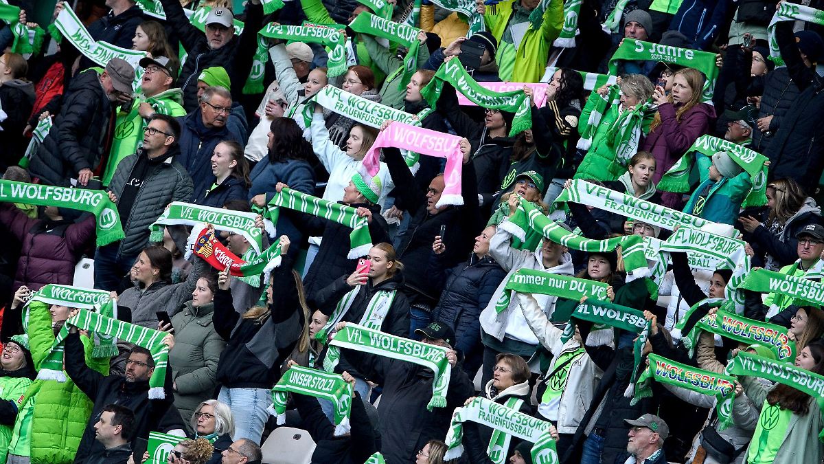 Niedersachsen & Bremen: VfL Wolfsburg bedient sich in Paris