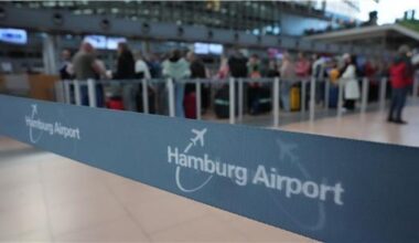 Viel los auf Autobahnen und am Flughafen