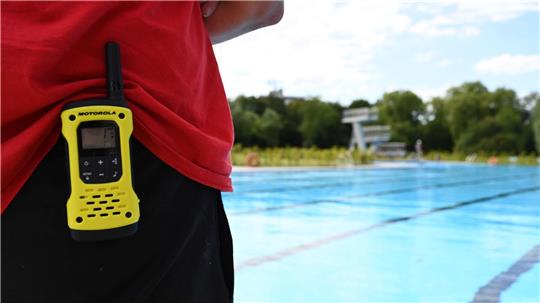 Eis in der Hand, Ärger im Becken