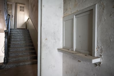 Das Übergabefenster im Treppenhaus ist noch da.