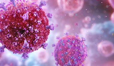 3D-Darstellung von Viren in einer mikroskopischen Ansicht. Die kugelförmigen Strukturen sind mit stachelartigen Proteinen bedeckt und schweben in einer rosa-violetten Umgebung. Die Darstellung betont die komplexe Struktur und die Oberfläche der Viren, um ihre Beschaffenheit und mögliche Interaktionen zu veranschaulichen.