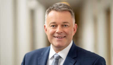 Mainz – Zur Entscheidung der SPD-Landesregierung, künftig keine AFD-Mitglieder mehr in den öffentlichen Dienst einstellen zu wollen, sagt der Landesvorsitzende der CDU Rheinland-Pfalz, Gordon Schnieder: – /// MRN-News.de