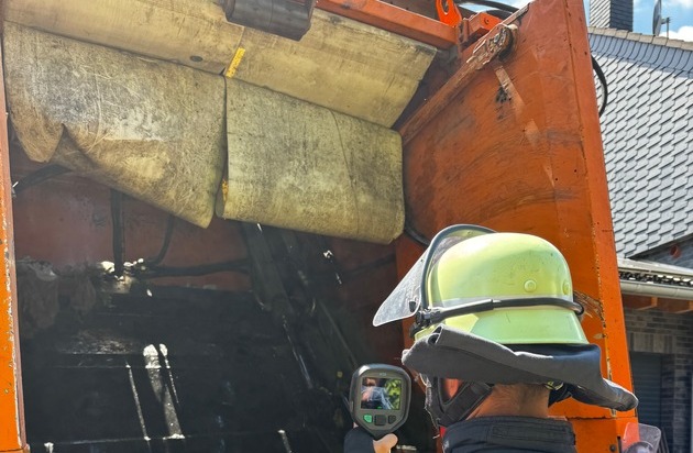 FW-RS: Brand in einem Müllfahrzeug schnell gelöscht