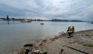 FW-BN: PKW ins Wasser gefahren und im Rheinstrom abgetrieben - umfangreicher Einsatz ...