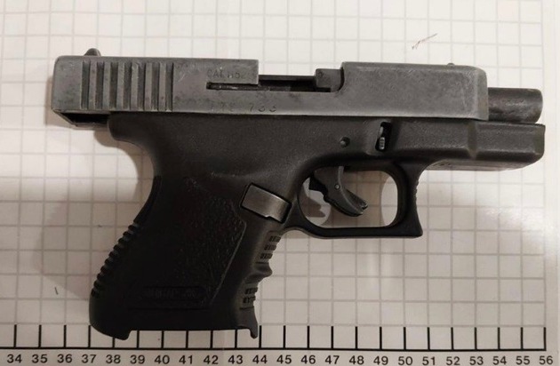 BPOL NRW: Bundespolizei beschlagnahmt Schreckschusswaffe bei Jugendlichem am ...