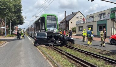 Niedersachsen & Bremen: Stadtbahn kollidiert mit Pkw - Vier Schwerverletzte