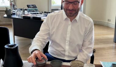 Berlin & Brandenburg: Brandenburgs Innenminister entspannt mit gutem Tee