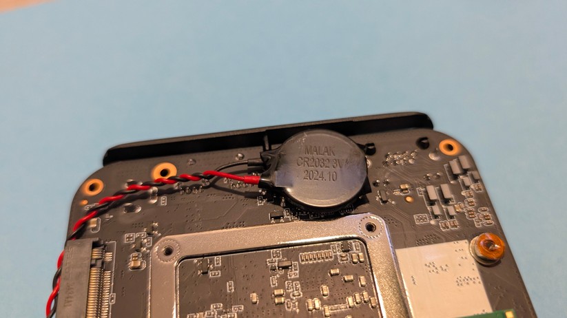 Acemagic V1 – CMOS-Batterie