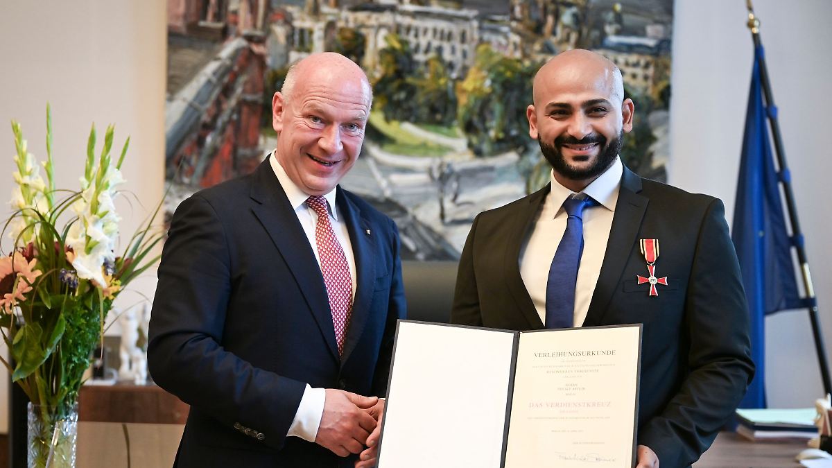 Berlin & Brandenburg: Sozialarbeiter Yousef Ayoub bekommt Bundesverdienstkreuz