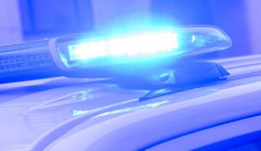 Niedersachsen & Bremen: Tödlicher Unfall: Motorrad prallt gegen Auto und Lastwagen