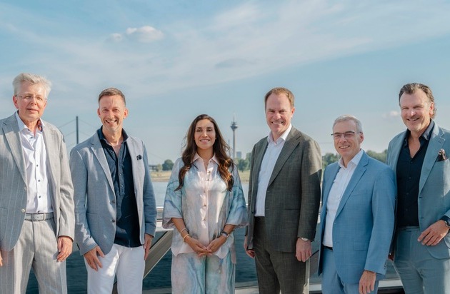 Sommerliche Bordparty / Traditionelle Klüh-Feier mit 650 Gästen auf der MS RheinGalaxie