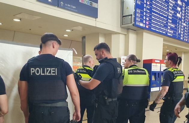 BPOLD-H: Großeinsatz der Bundespolizei am Hauptbahnhof Hannover: Zahlreiche Messer ...