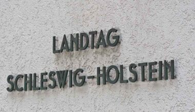 Aufschrift auf Hauswand "Landtag Schleswig-Holstein"