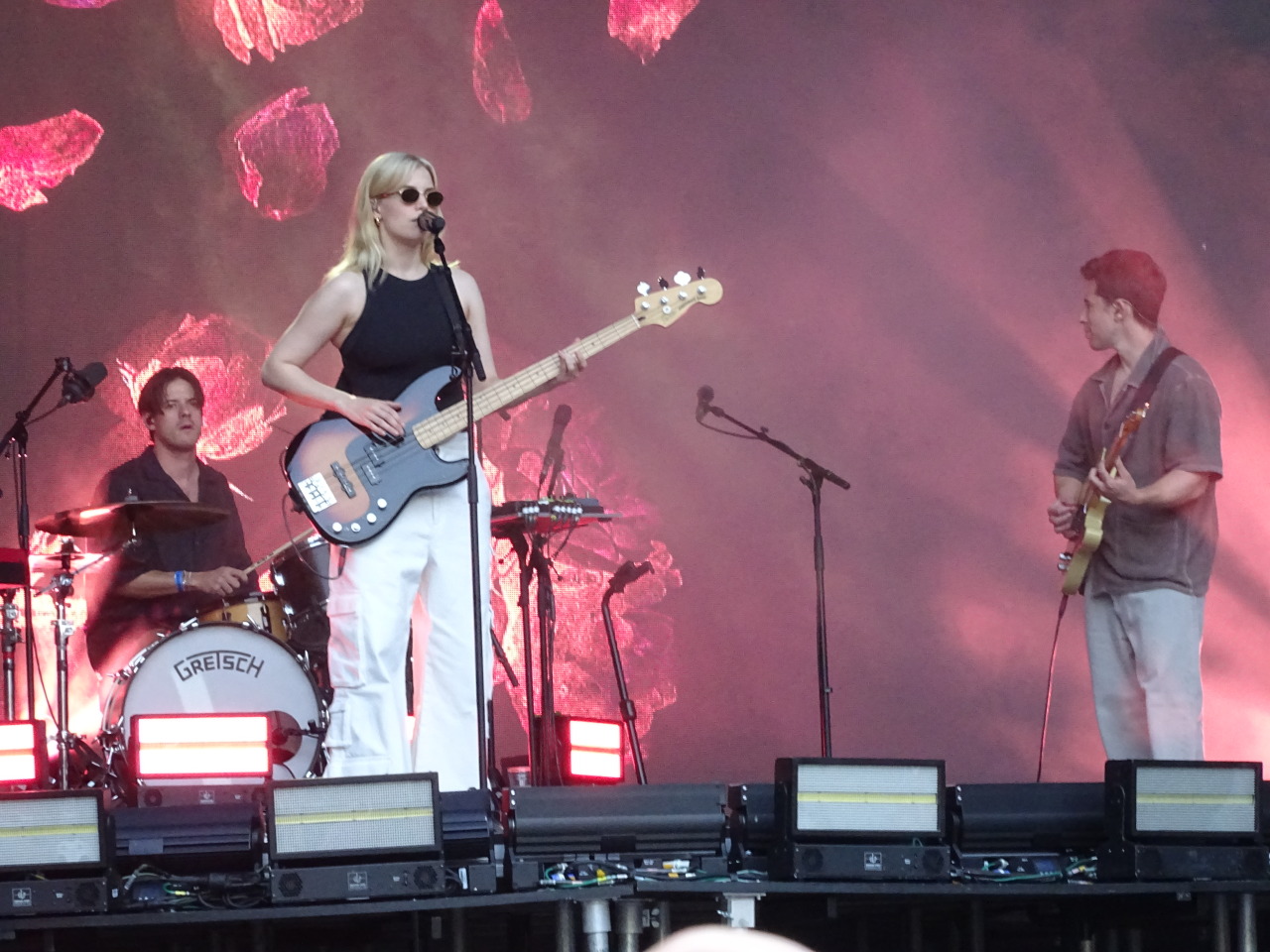 „Lord it’s a feeling“ - London Grammar auf dem Bonner Kunstrasen