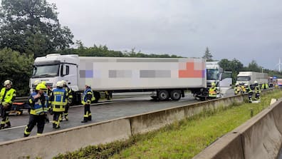 Auf der A45 zwischen Haiger/Burbach und Wilnsdorf sind zwei Sattelzüge aufeinander aufgefahren. Die Spur in Richtung Dortmund musste voll gesperrt werden.