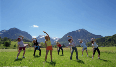 Gymnastik Frauen in den Bergen