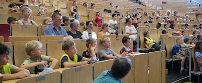 Gewinnerlesung mit Meike Haas und "Hilfe, meine Lehrerin ist ein Gorilla!
in der Uni Siegen