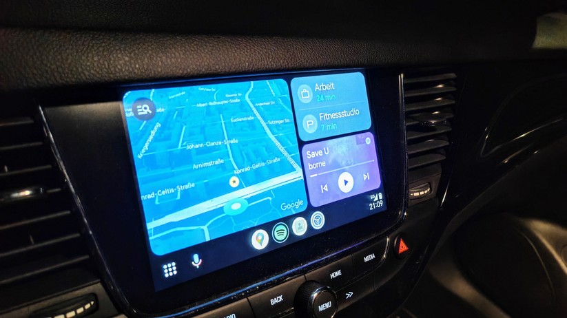 Mini Carplay & Android Auto Box Dongle 