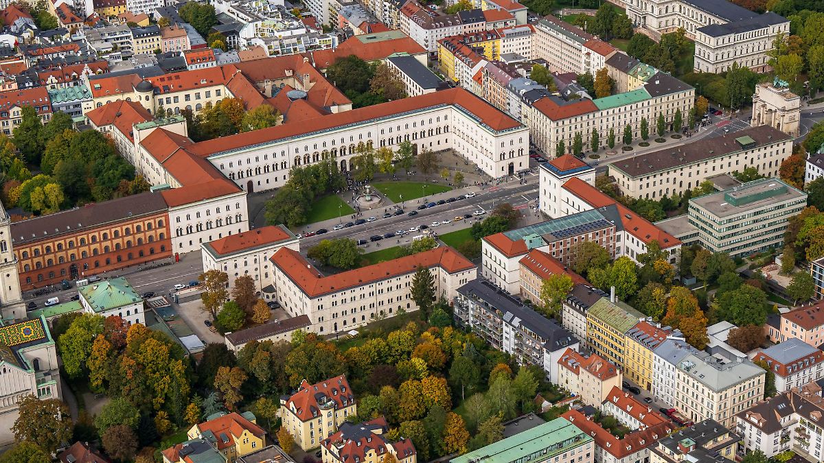 Bayern: Unbekannte schreiben "Free Gaza" auf Münchner Uni-Dach