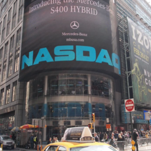 Borse chiusura 15 luglio: Europa in ribasso ma senza crolli. Milano scende sotto 40 mila per il calo delle banche. Nvidia spinge il Nasdaq