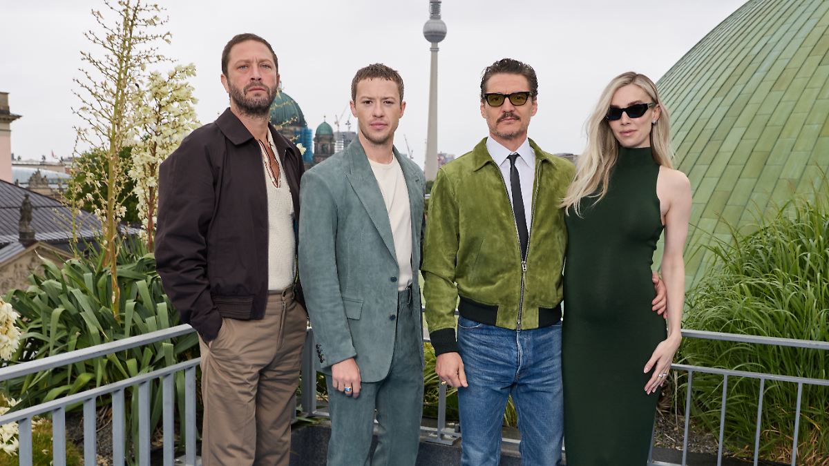 Kreischalarm bei Pedro Pascal: "Fantastic Four" in Berlin: Warum Mütter wahre Superhelden sind