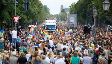 Berlin & Brandenburg: Hunderttausende feiern CSD – Ausschreitungen in Kreuzberg