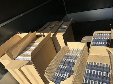 Unversteuerte Ware: In einem Lager in Wuppertal und an anderen durchsuchten Orten entdeckten die Ermittler 236.000 Zigaretten.