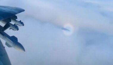 "Gott ist für die Ukraine": Seltenes Naturschauspiel erstrahlt um Kiews Kampfjet