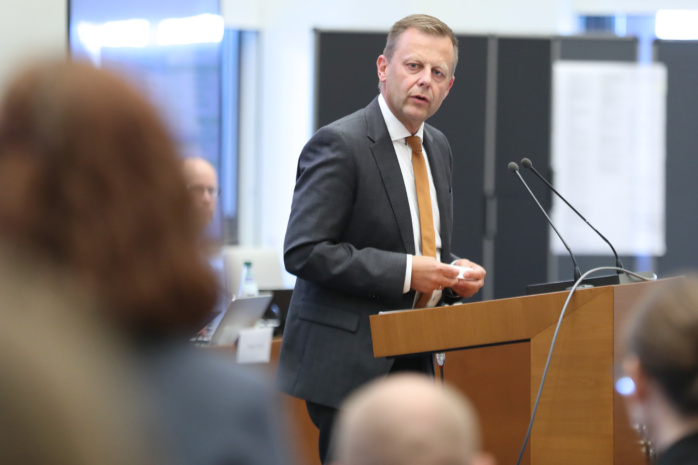 Torsten Bonew.
