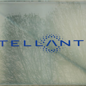 Auto, Stellantis si ritira dall’idrogeno. Renault taglia la guidance 2025. Entrambi i titoli sono in deciso rosso