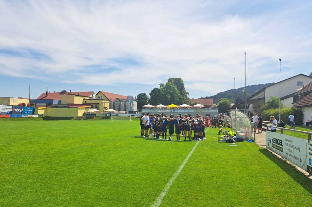 TSV 1860 München U17 Liverpool FC Testspiel In Weiler 1 0 19 07 2025 Mannschaftskreis Der Löwen