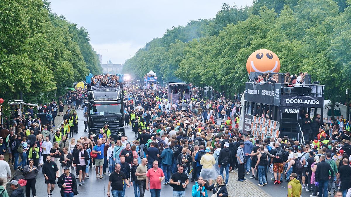 Berlin & Brandenburg: Polizei: "störungsarme und friedliche" Techno-Parade
